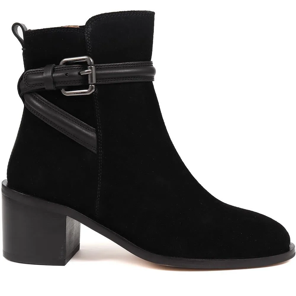 Leather Buckle Strap Ankle Boots - LISABET / 324 249